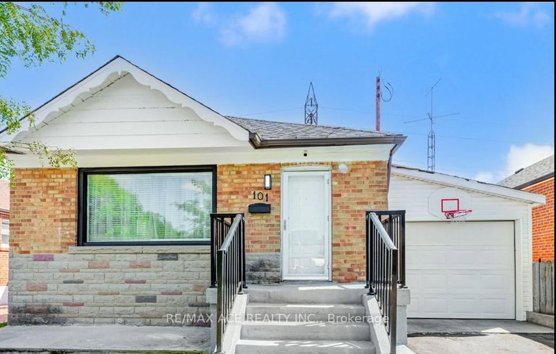 Main - 101 Flora Dr, Toronto, M1P 1A7 | Image 2