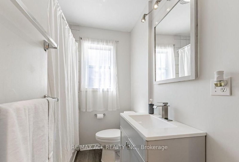 Main - 101 Flora Dr, Toronto, M1P 1A7 | Image 3