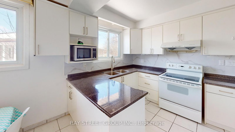 42 Iangrove Terr, Toronto, M1W 2H2 | Image 2