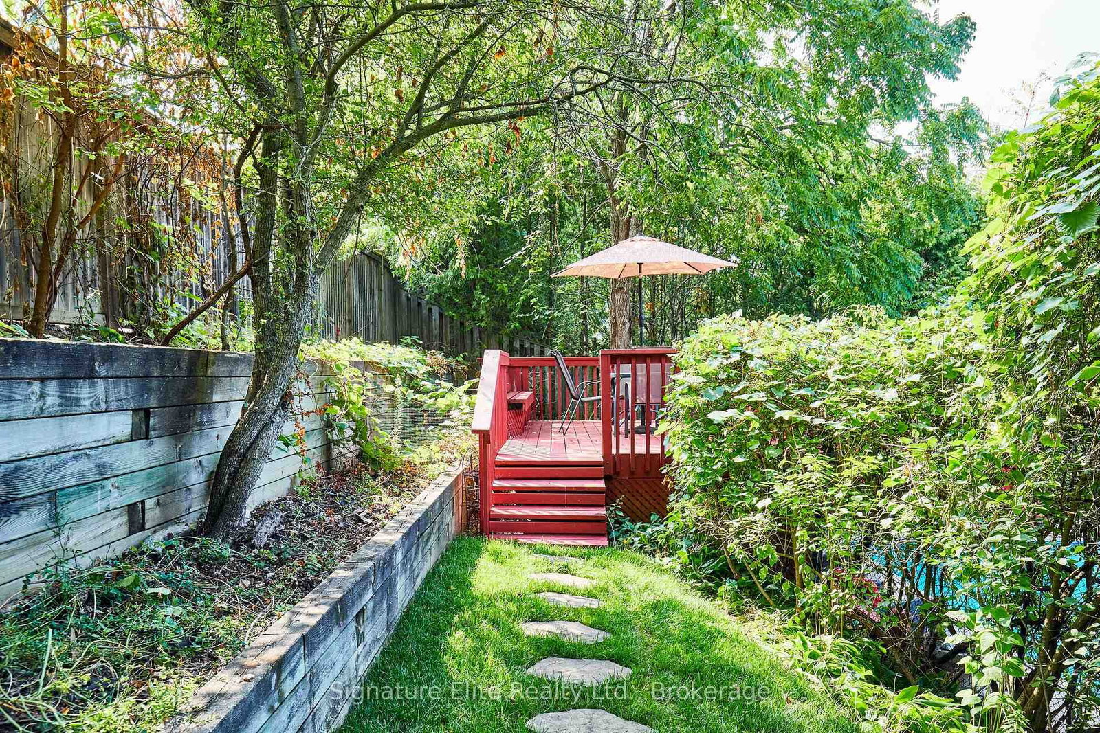 Detached House for sale at 121 Meadow Crescent, Whitby, Ontario, L1N 3J5 - Blue Grass Meadows - MLS: E12818488