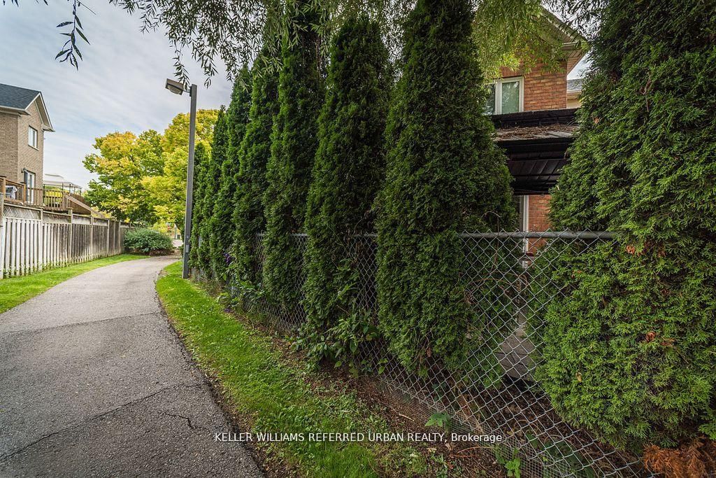 Townhouse for sale at 68-16 Sprucedale Way, Whitby, Ontario, L1N 9T8 - Pringle Creek - MLS: E12818854