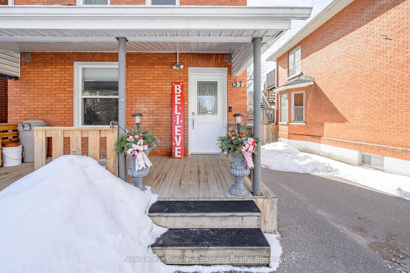 37 Elgin St E, Oshawa, L1G 1S9 | Image 2