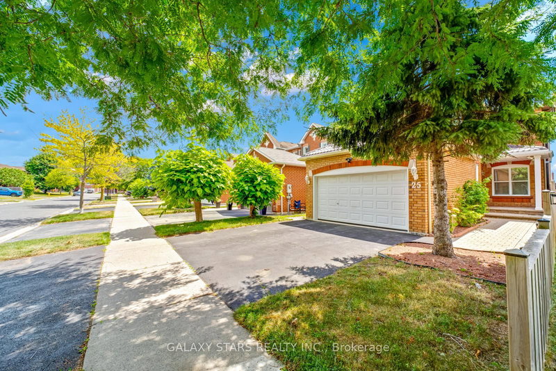 25 Fieldnest Cres, Whitby, L1R 1Z5 | Image 2