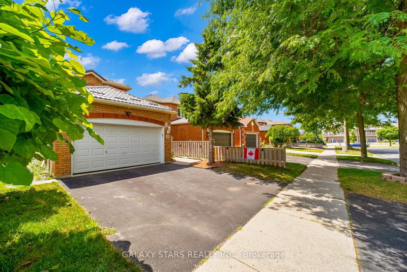 25 Fieldnest Cres, Whitby, L1R 1Z5 | Image 3