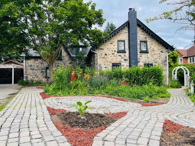 2319 Wildwood Crescent