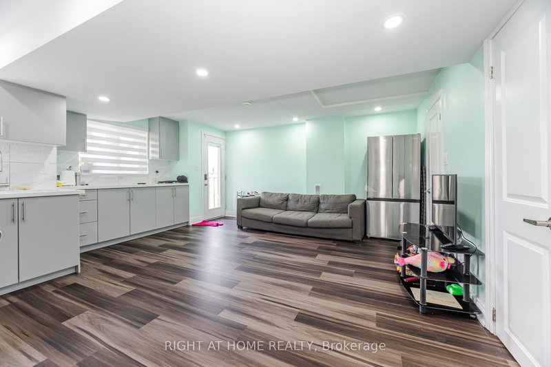 3281 Turnstone Blvd, Pickering, L1X 0M9 | Image 2