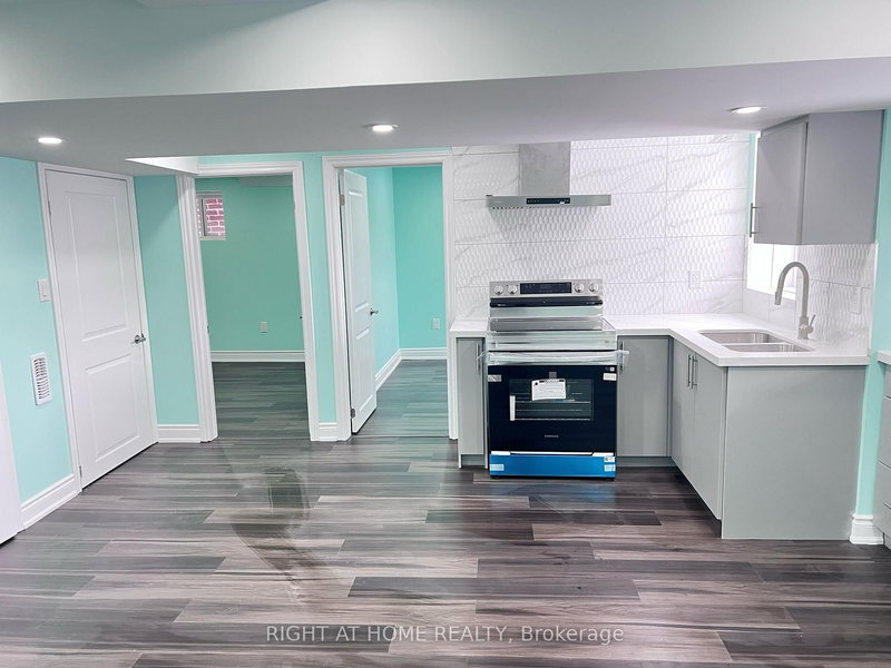 3281 Turnstone Blvd, Pickering, L1X 0M9 | Image 3