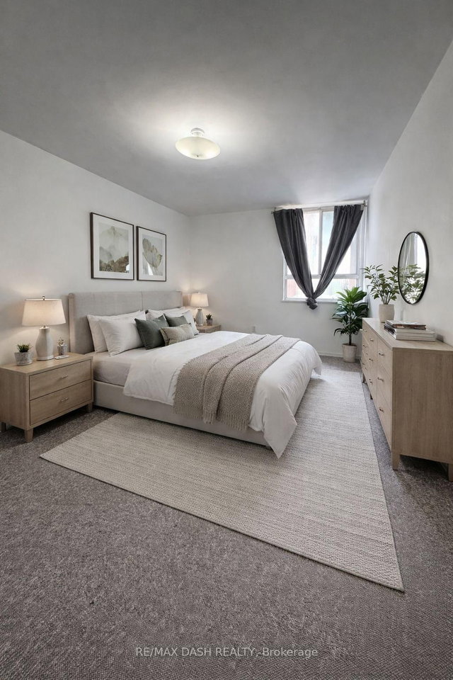 2218 - 1 Massey Square