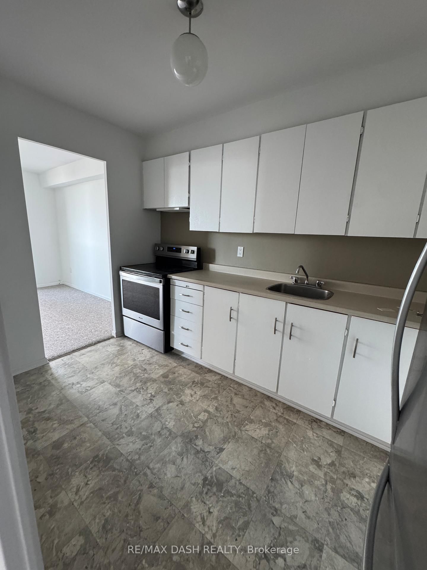 Condo for lease at 2218-1 Massey Square, Toronto, Ontario, M4C 5L4 - Crescent Town - MLS: E12824774