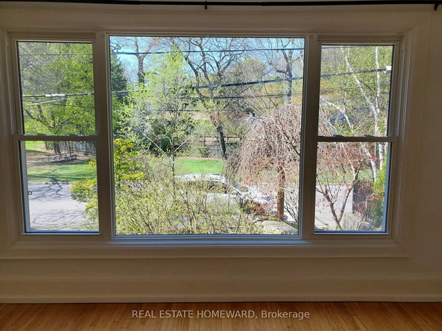 Main Floor - 21 Love Crescent