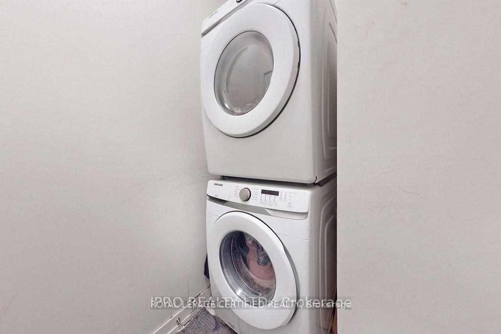 Townhouse for sale at 2614 Castlegate Crossing, Pickering, Ontario, L1X 0H9 - Duffin Heights - MLS: E12825262