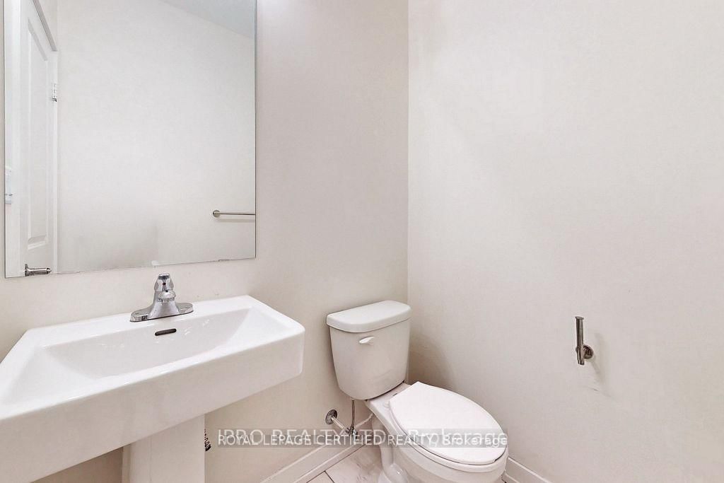 Townhouse for sale at 2614 Castlegate Crossing, Pickering, Ontario, L1X 0H9 - Duffin Heights - MLS: E12825262