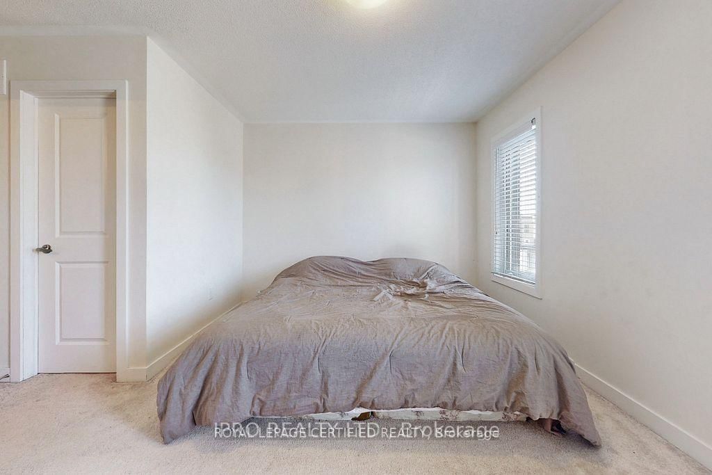 Townhouse for sale at 2614 Castlegate Crossing, Pickering, Ontario, L1X 0H9 - Duffin Heights - MLS: E12825262