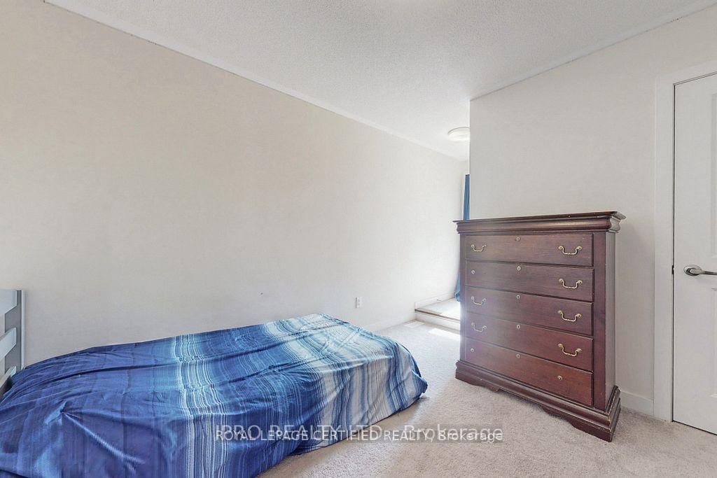 Townhouse for sale at 2614 Castlegate Crossing, Pickering, Ontario, L1X 0H9 - Duffin Heights - MLS: E12825262