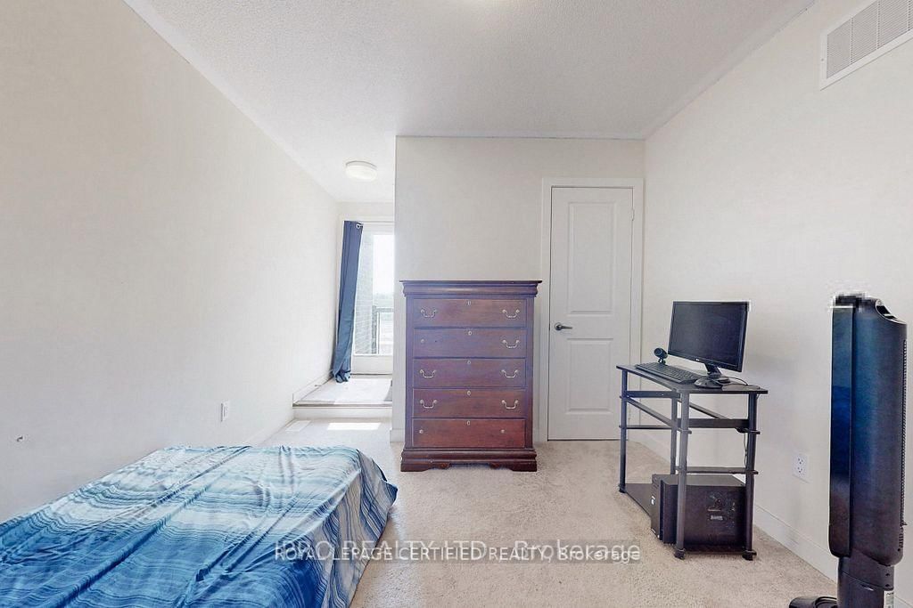 Townhouse for sale at 2614 Castlegate Crossing, Pickering, Ontario, L1X 0H9 - Duffin Heights - MLS: E12825262