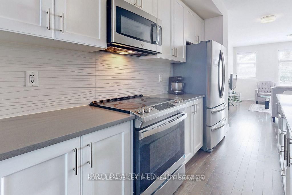 Townhouse for sale at 2614 Castlegate Crossing, Pickering, Ontario, L1X 0H9 - Duffin Heights - MLS: E12825262