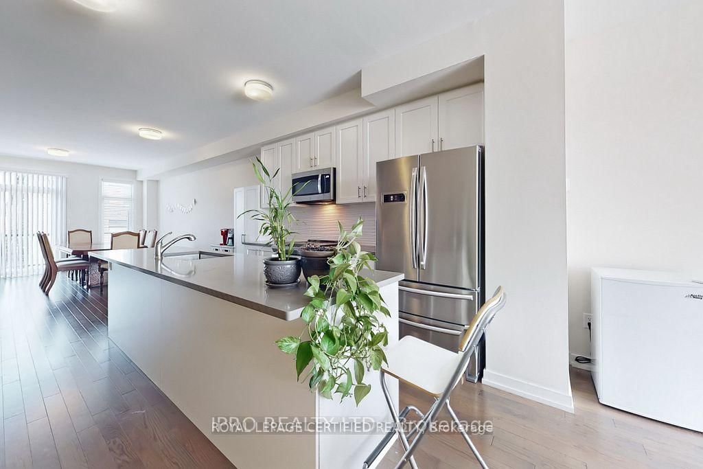 Townhouse for sale at 2614 Castlegate Crossing, Pickering, Ontario, L1X 0H9 - Duffin Heights - MLS: E12825262