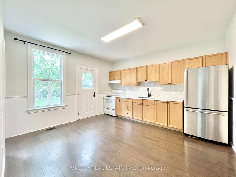 Main - 92 Nassau St, Oshawa, L1J 4A4 | Image 2