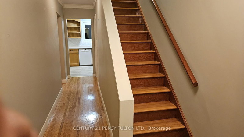 648 Minto St W, Oshawa, L1G 5K5 | Image 3