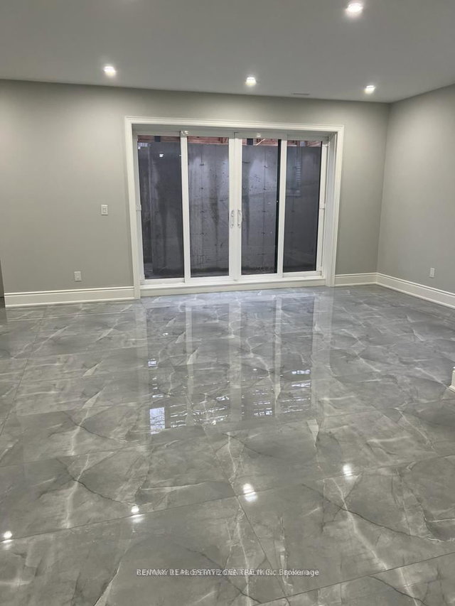 Bsmt - 33 Twin Pauls Crescent