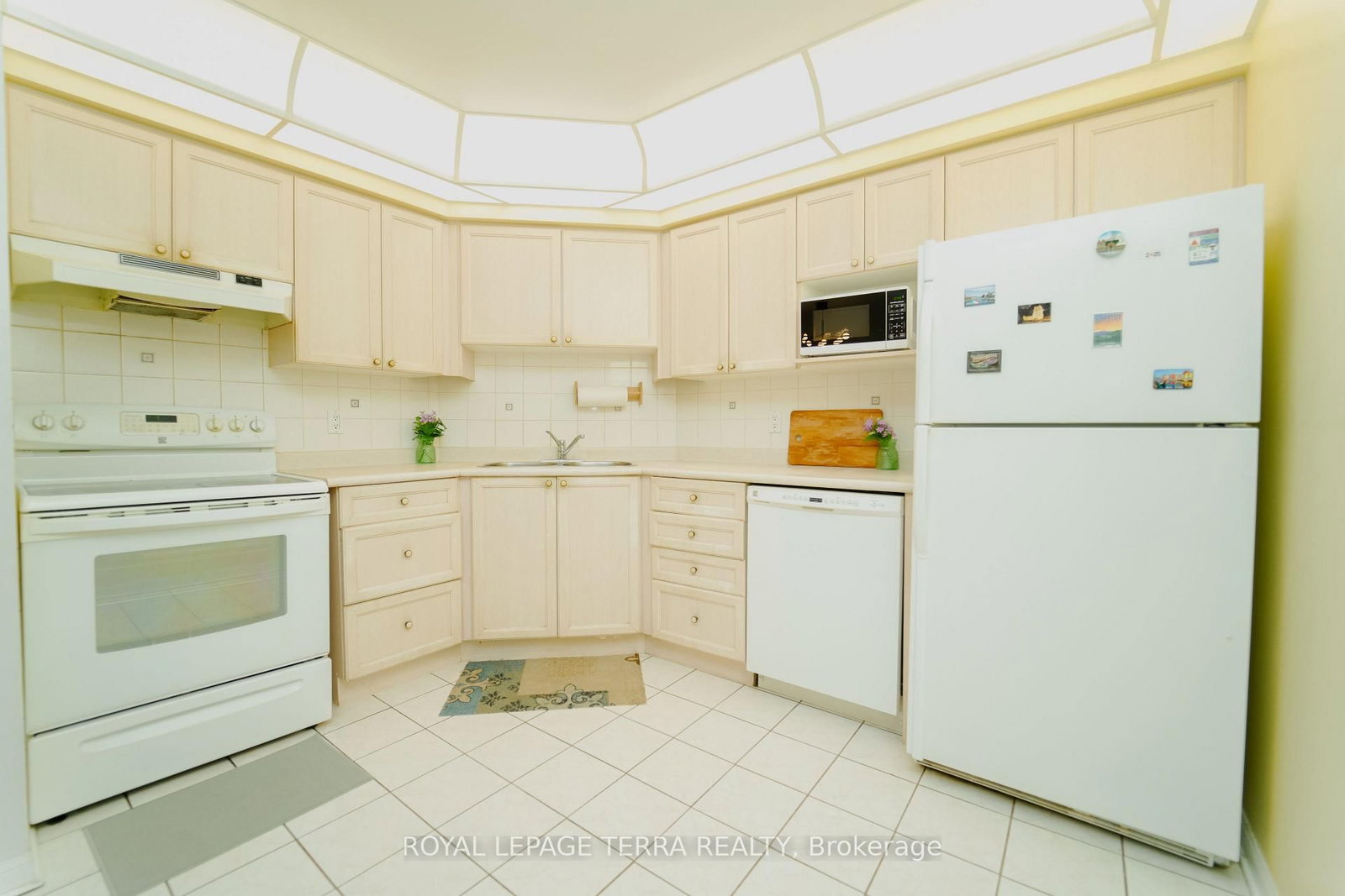 Townhouse for sale at 702-1400 The Esplanade, Pickering, Ontario, L1V 6V2 - Town Centre - MLS: E12829490