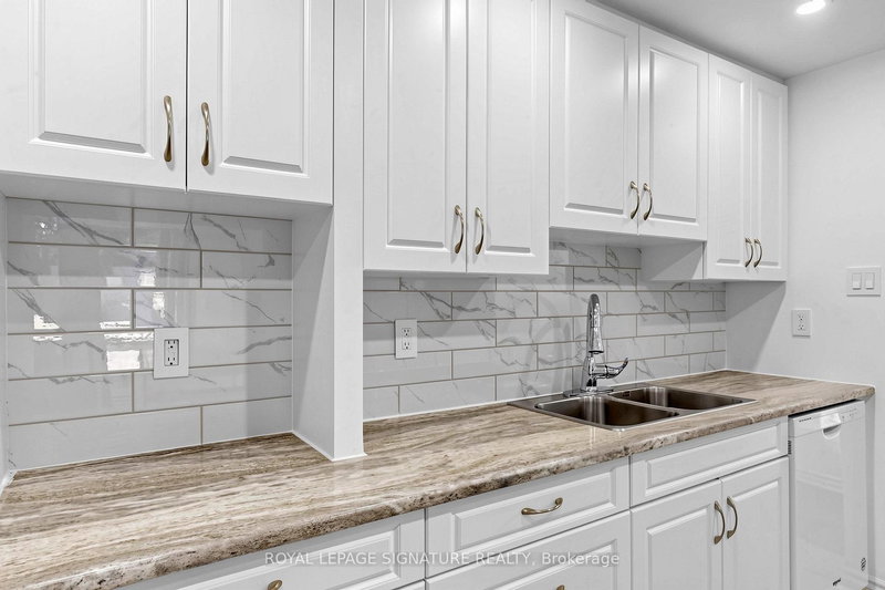 109 - 1535 Diefenbaker Crt, Pickering, L1V 3W2 | Image 2