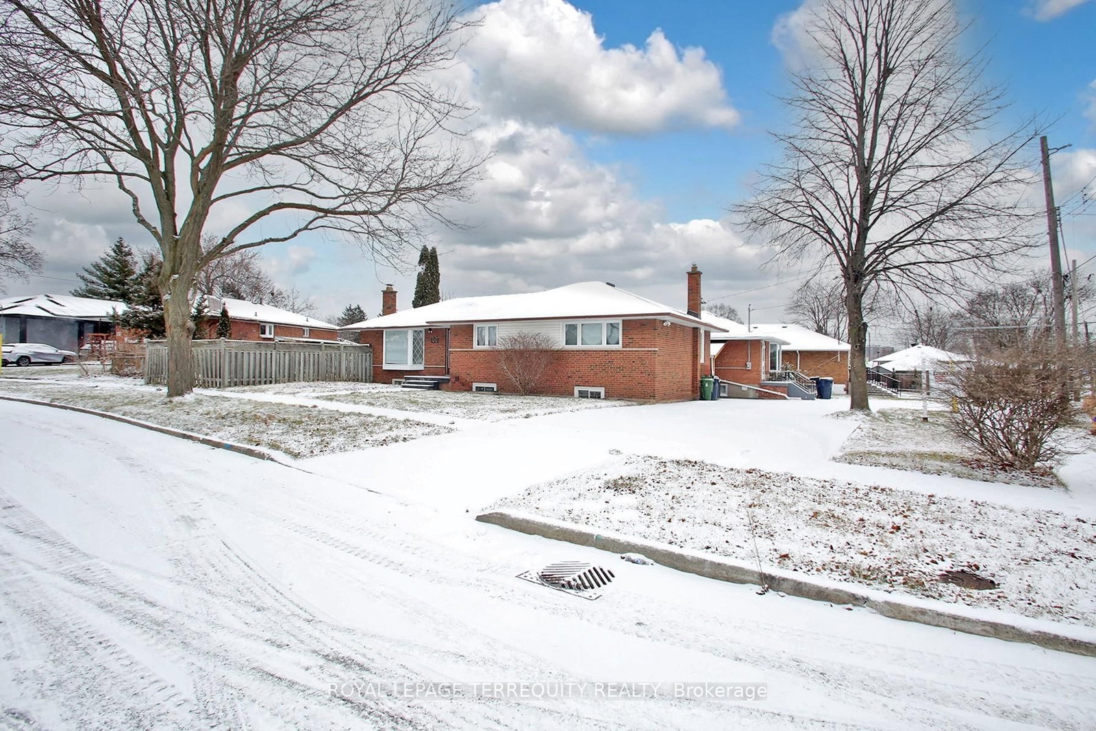 Detached House for lease at 1 Barnes Crescent, Toronto, Ontario, M1G 1Z8 - Woburn - MLS: E12830924