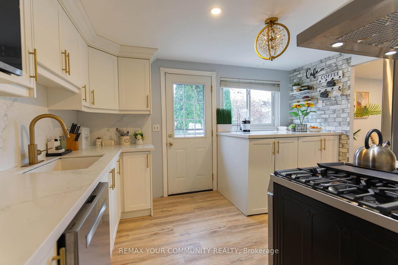 Main - 692 Down Cres, Oshawa, L1H 7Y1 | Image 3