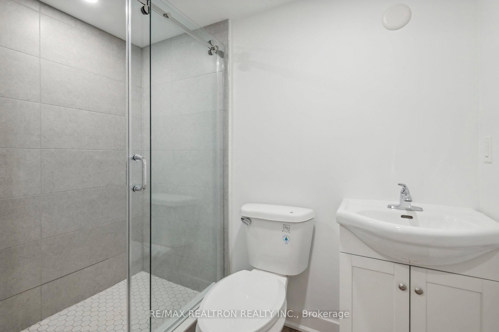 Detached House for lease at Lower-6 Woodvale Crescent, Toronto, Ontario, M4C 5N5 - East York - MLS: E12832086