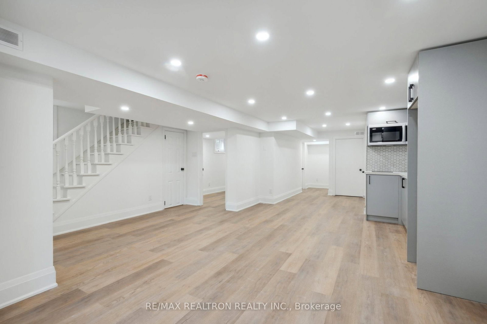 Detached House for lease at Lower-6 Woodvale Crescent, Toronto, Ontario, M4C 5N5 - East York - MLS: E12832086