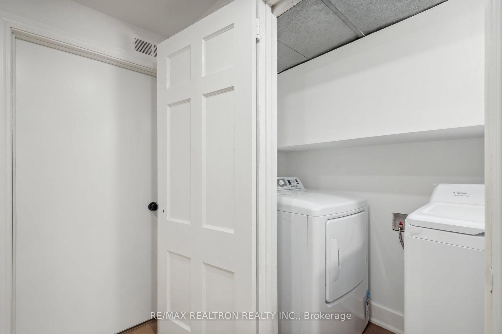 Detached House for lease at Lower-6 Woodvale Crescent, Toronto, Ontario, M4C 5N5 - East York - MLS: E12832086