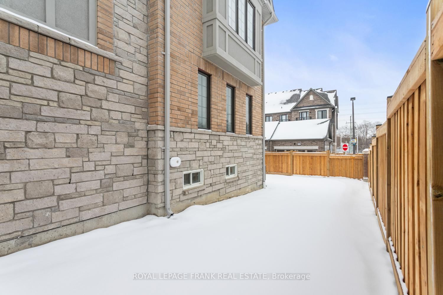 Townhouse for sale at 58 Selfridge Way, Whitby, Ontario, L1N 0N9 - Downtown Whitby - MLS: E12833084