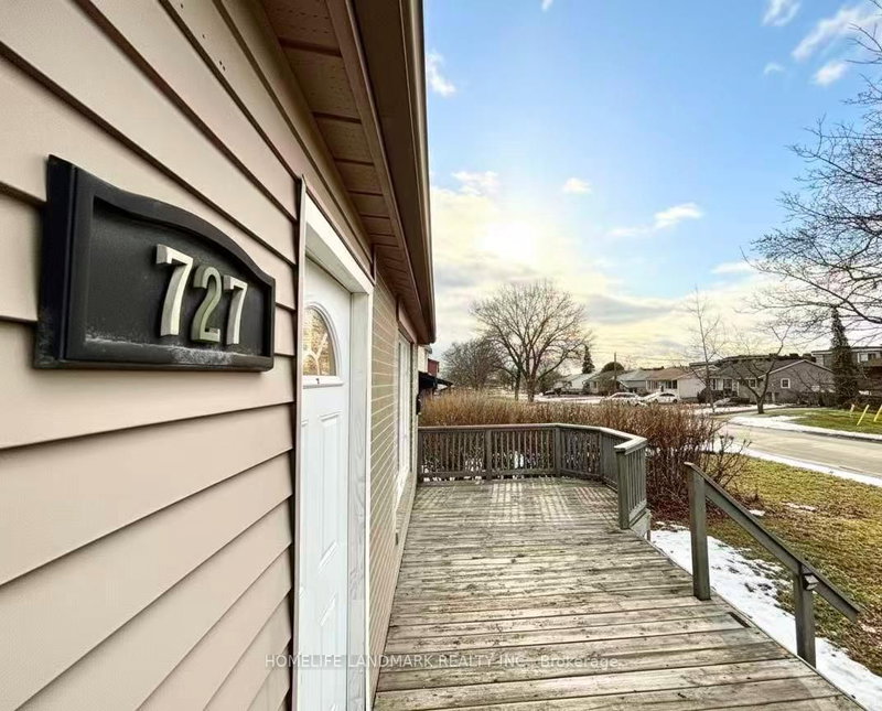 upper - 727 Hewson Dr, Pickering, L1W 1T6 | Image 2