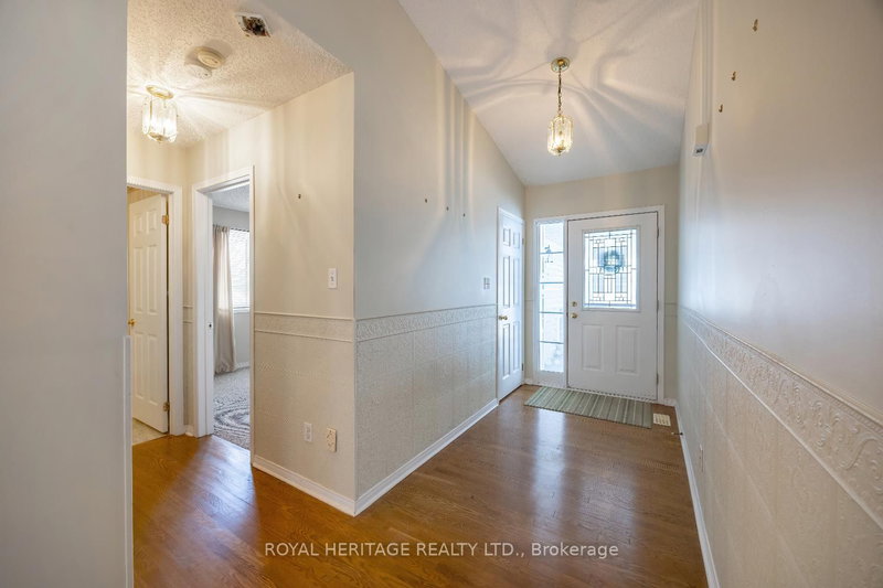 118 Bluffs Rd, Clarington, L1B 1A8 | Image 3