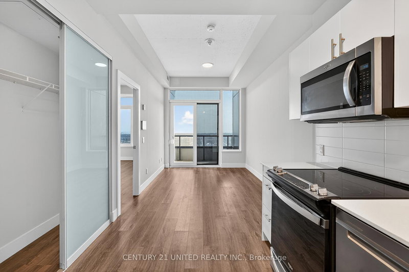 home for lease on 1807-80 Bond Street E