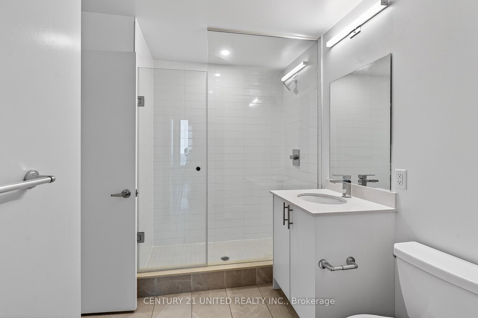 80 Bond Street E, Unit 1807 - Photo 10