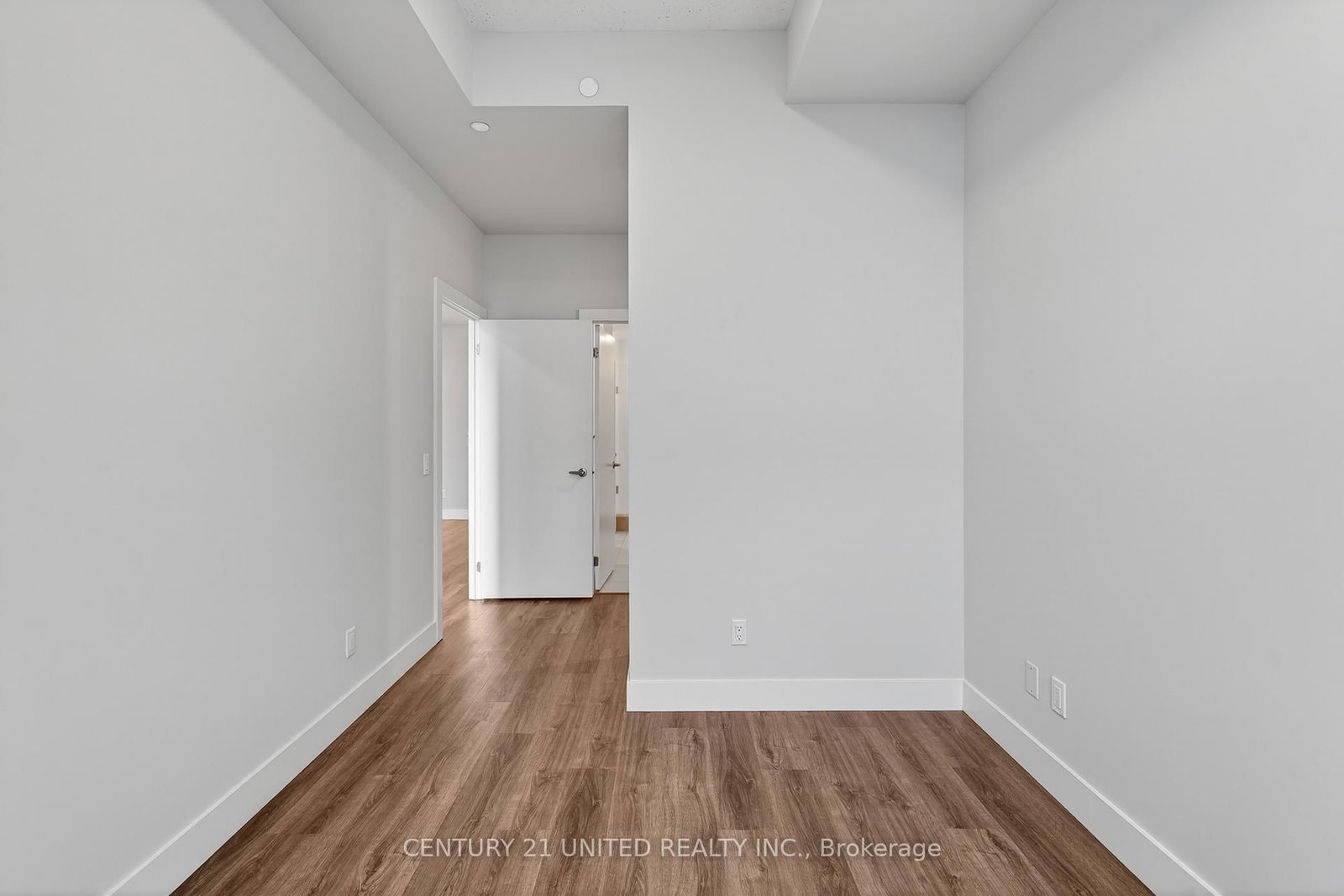 80 Bond Street E, Unit 1807 - Photo 7