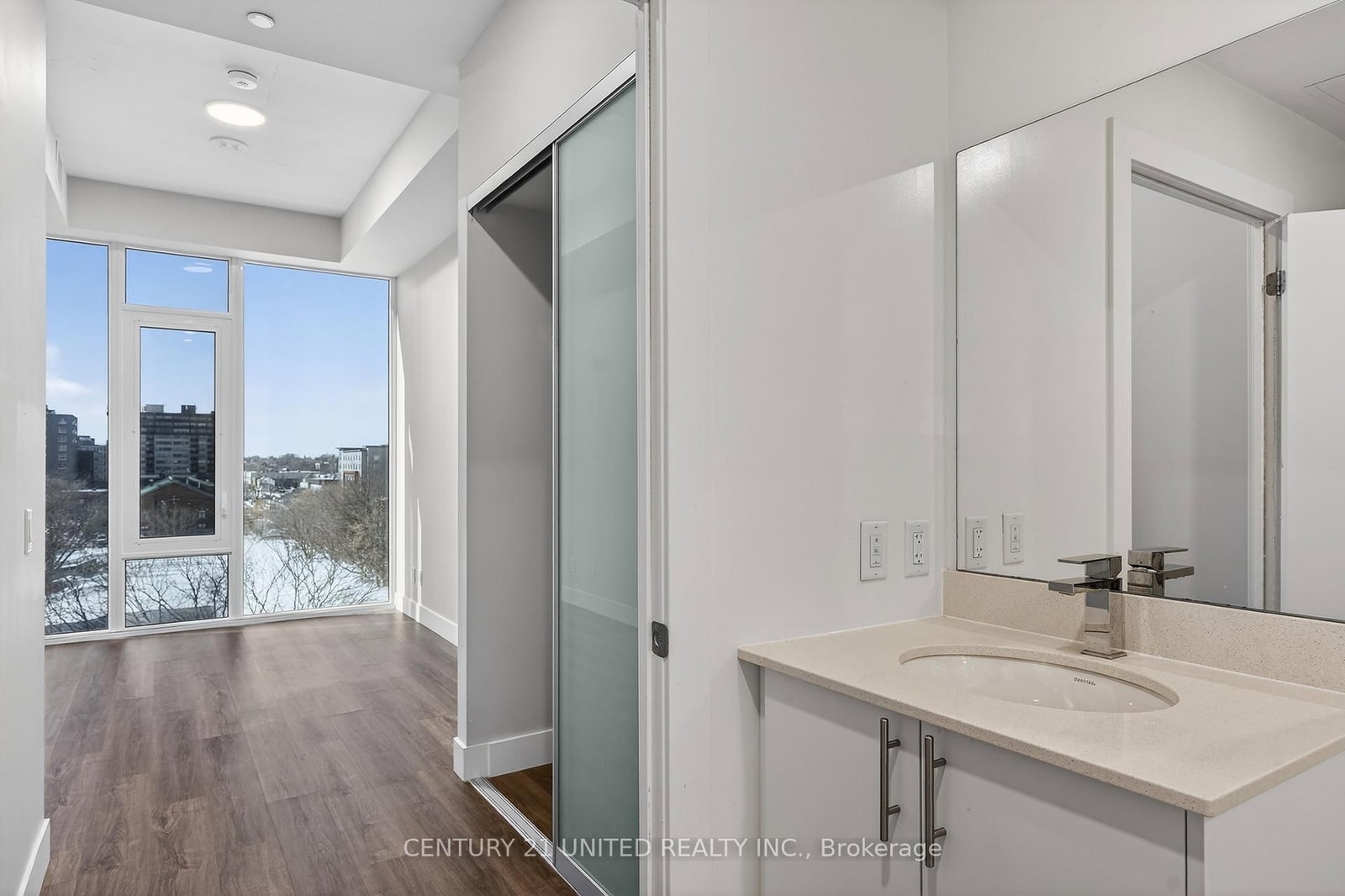 80 Bond Street E, Unit 602 - Photo 8