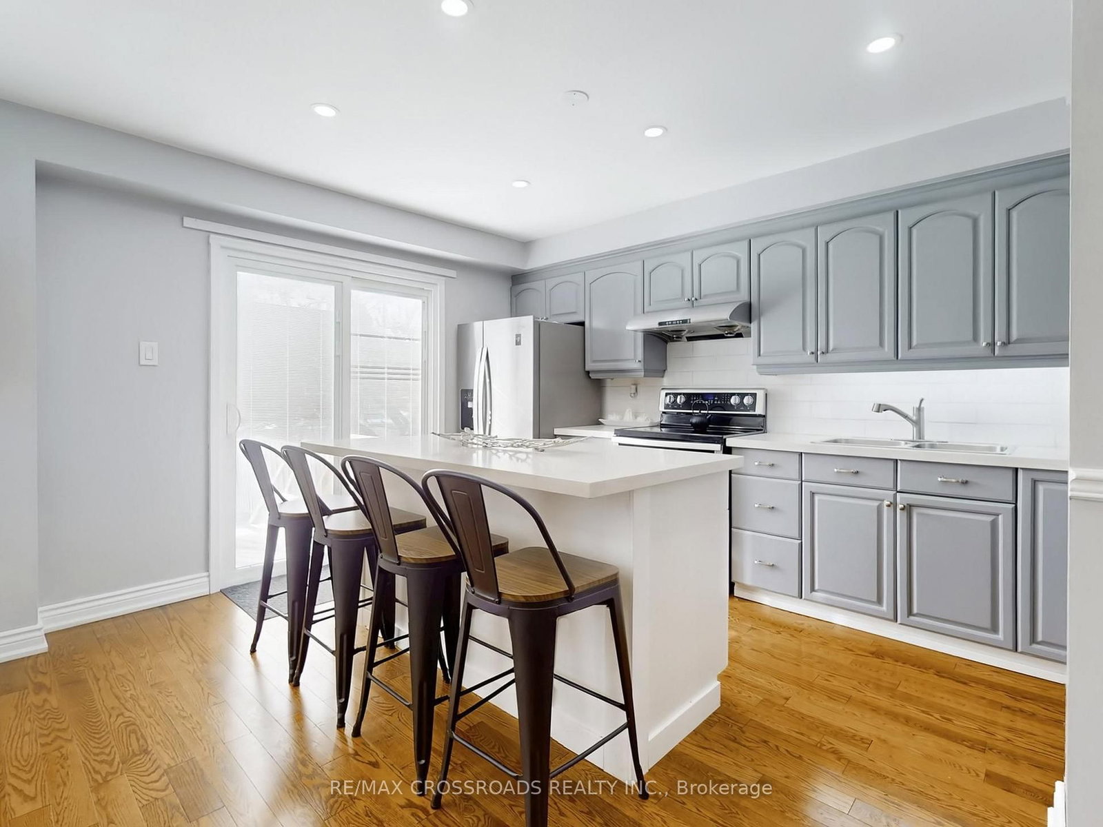 Detached House for sale at 64 Sable Crescent, Whitby, Ontario, L1R 1Y6 - Rolling Acres - MLS: E12833942