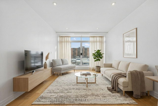 518 - 44 Bond Street W