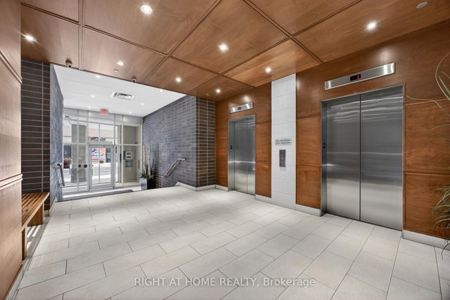 518 - 44 Bond Street W