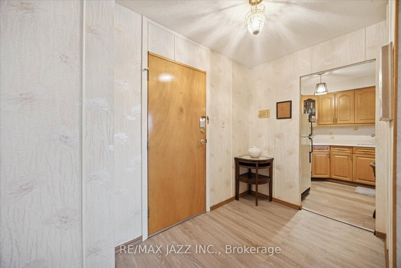 102 - 120 Elgin St W, Oshawa, L1G 1S7 | Image 3