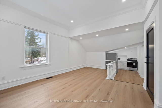 3 - 852 Simcoe Street N