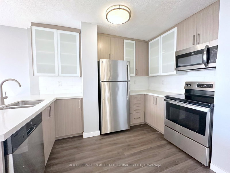 2109 - 2575 Danforth Ave, Toronto, M4C 1L5 | Image 2