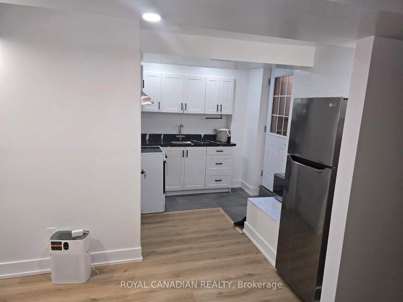 BSMT - 1569 Edgecroft Dr, Pickering, L1X 0B6 | Image 2