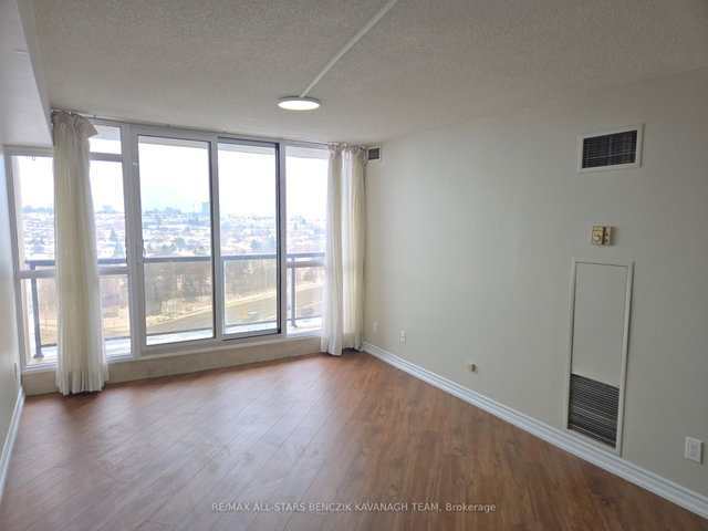 902 - 2 Westney Road