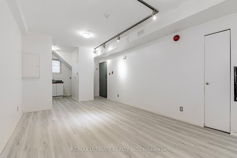 4 - 996 Queen St E, Toronto, M4M 1K1 | Image 3