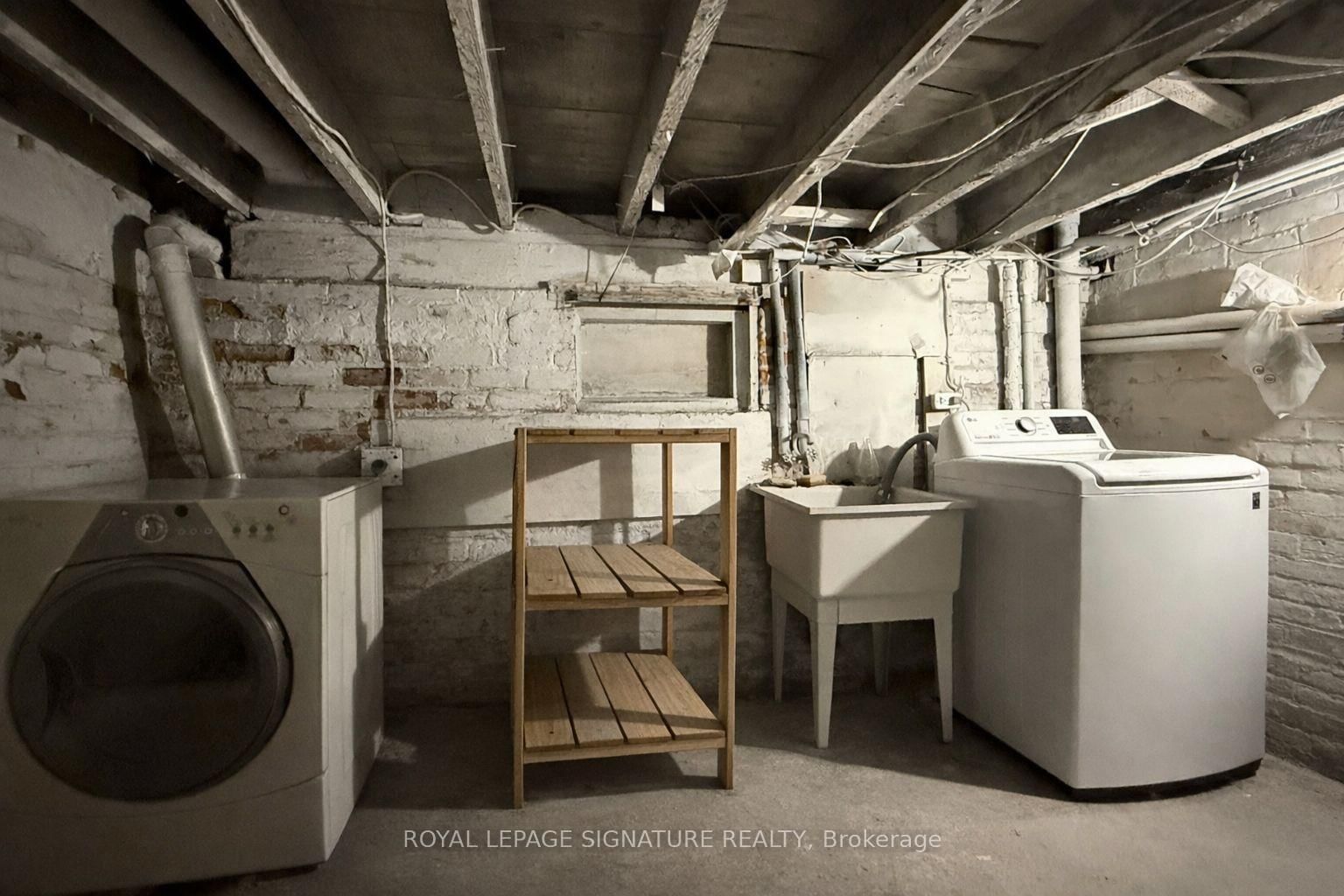 Detached House for lease at Main-117 Hampton Avenue, Toronto, Ontario, M4K 2Z2 - North Riverdale - MLS: E12839096