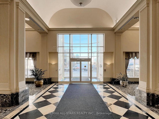 2315 - 1 Lee Centre Drive