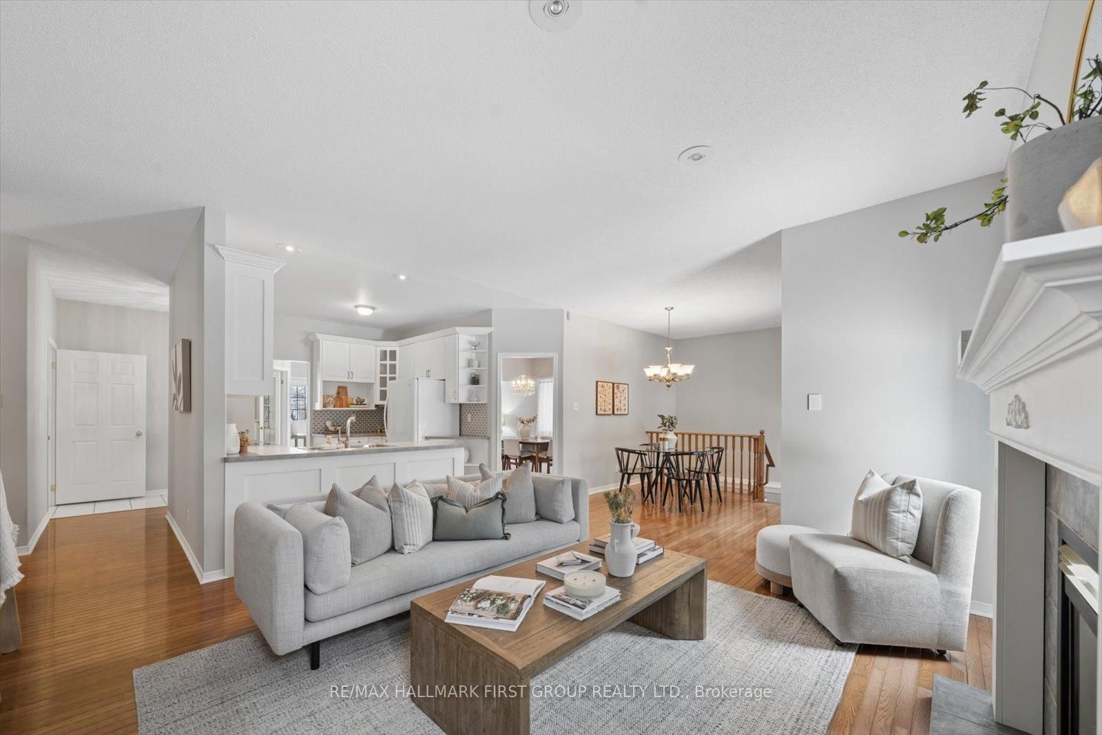 Detached House for sale at 83 Auburn Lane, Clarington, Ontario, L1E 2E9 - Courtice - MLS: E12844872